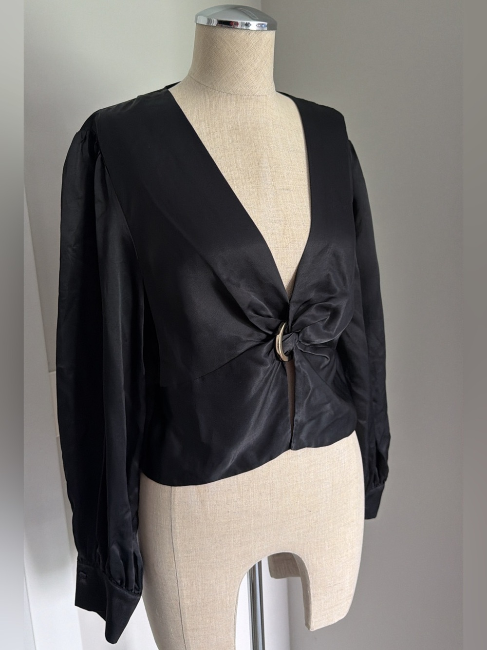 Zara Satin Women’s M Black Solid V-Neck Ring Open Front Long Sleeve Crop Blouse